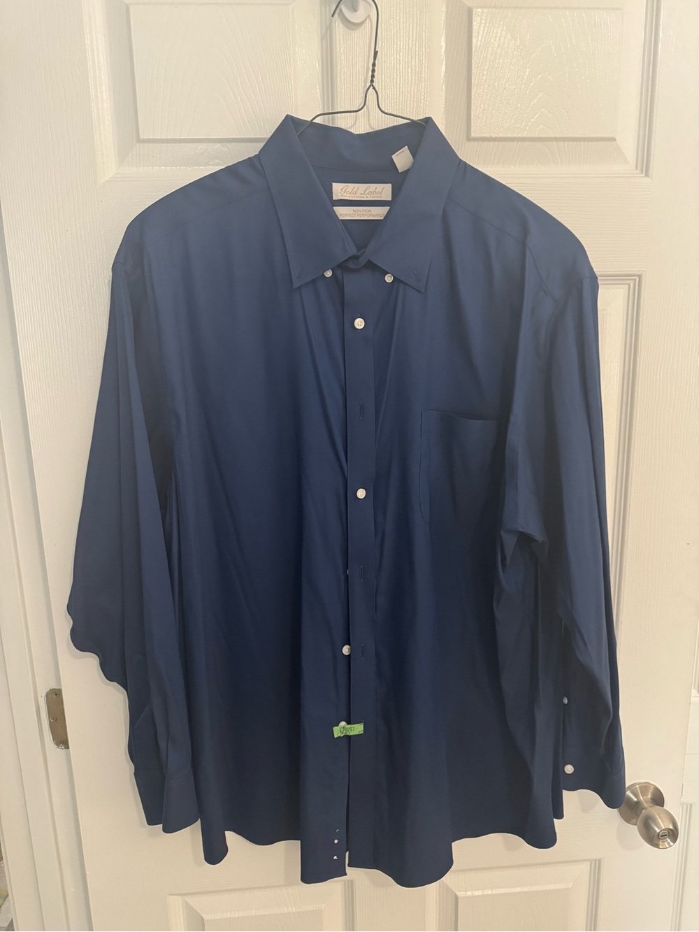 Roundtree & Yorke Men's Dress Shirt in Navy Blue